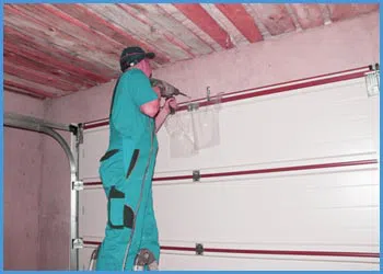 United Garage Door Cambridge, MA 617-800-0398 - door-maintaince-15-05m